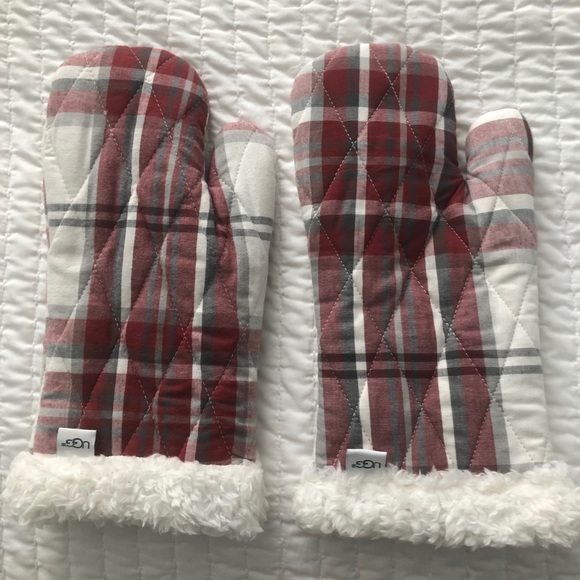 UGG Other - Never used UGG oven mitt